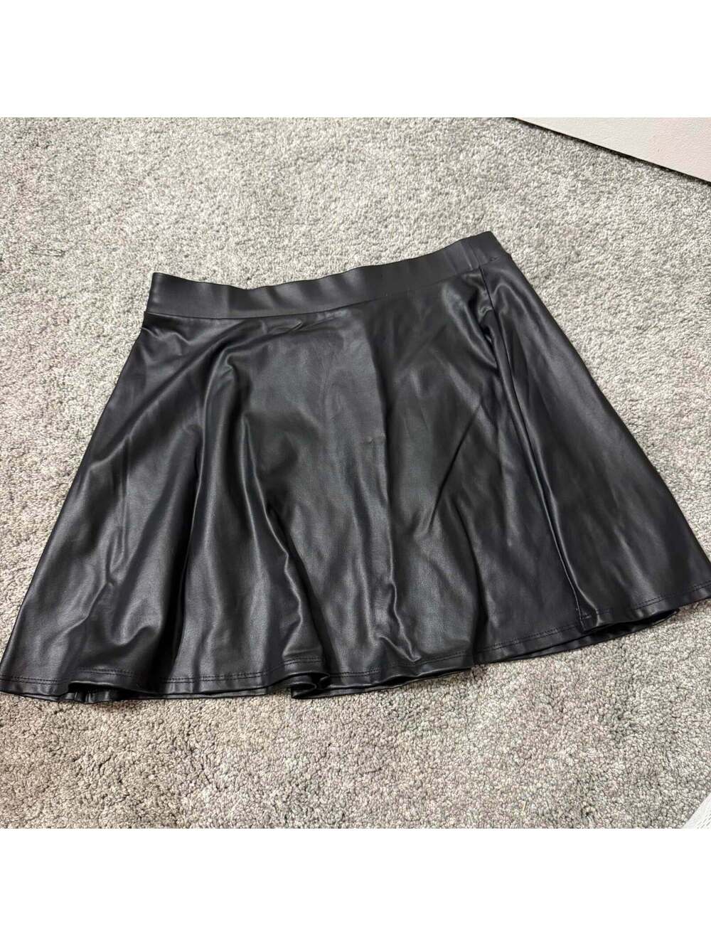 Forever 21 Faux Leather Skater Skirt size Large NWOT